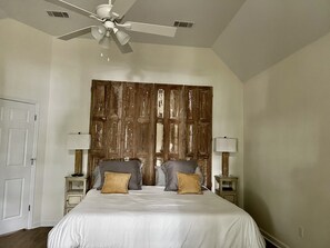 4 chambres, fer et planche à repasser, Wi-Fi gratuit, draps fournis