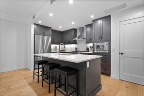 Mikrowelle, Ofen, Herdplatte, Geschirrspüler