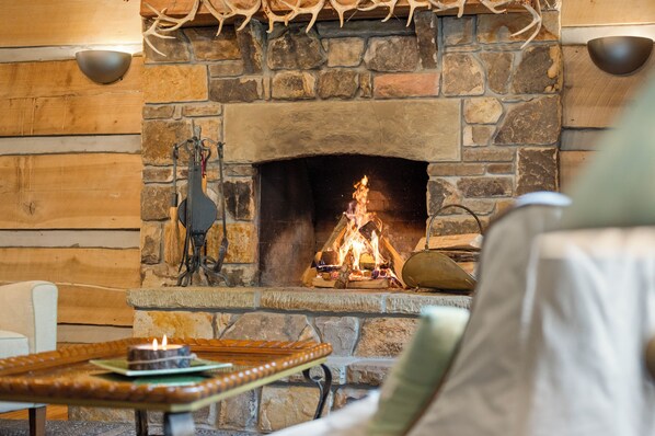 Interior - Serene Winter Escape: Hiking Trails & A-List Amenities, Brown County & B-town (Unionville)