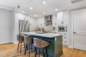 Mikrowelle, Ofen, Herdplatte, Geschirrspüler