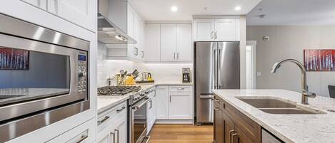 Mikrobølgeovn, ovn, kogeplade, opvaskemaskine