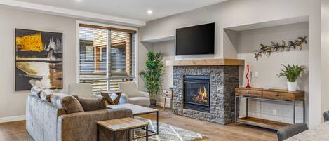 Televisión, chimenea