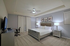 7 bedrooms, desk, iron/ironing board, free WiFi - Solara 7BR/6.5BA Villa w/Pool/Spa, 3544 sqft, Sleeps 18, Lake and green view. (Reunion)