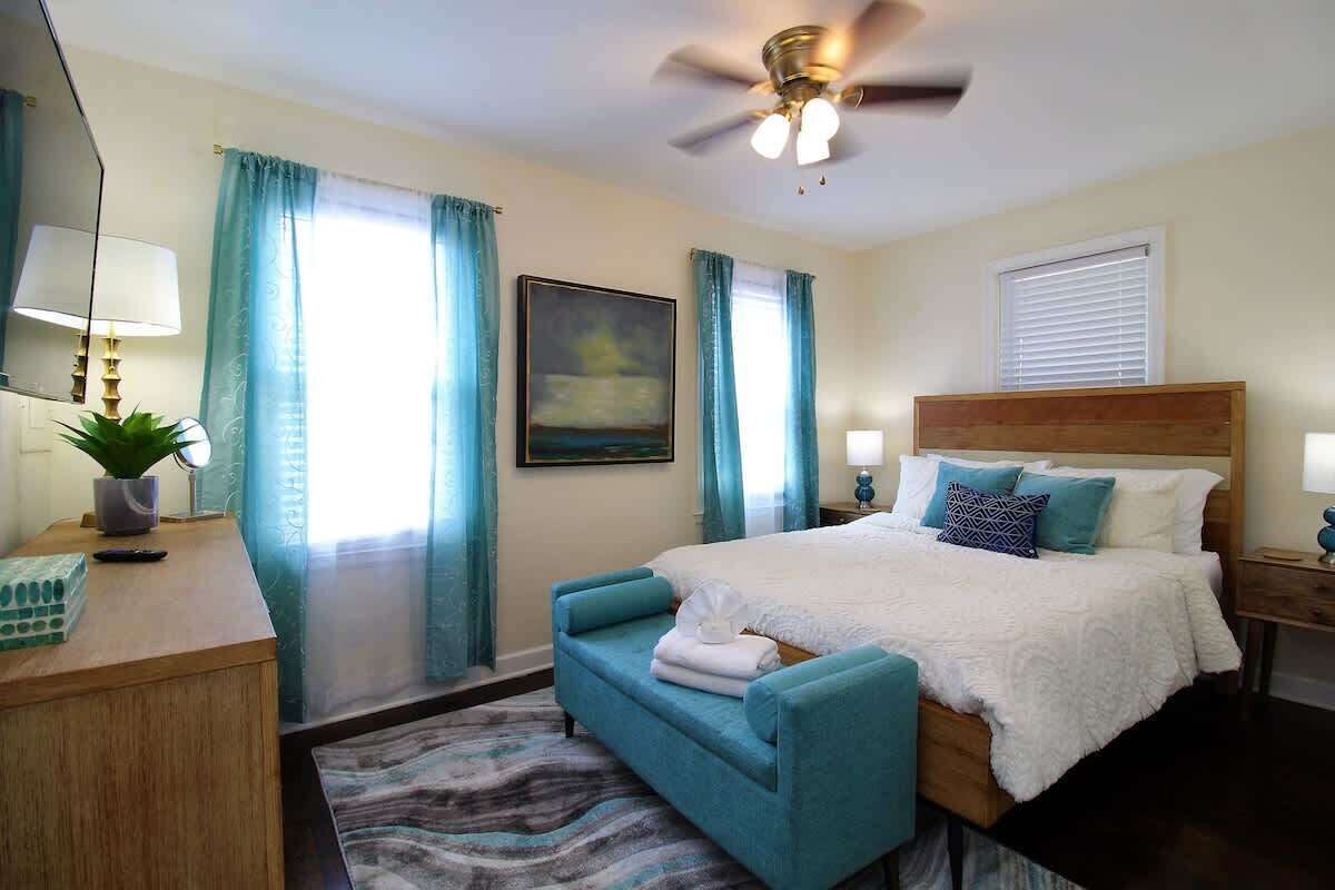 3 bedrooms, desk, soundproofing, iron/ironing board