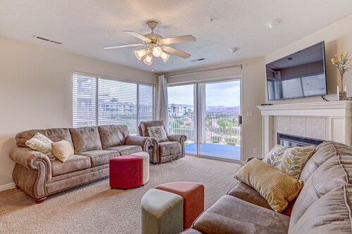 Views, Pools, and Sweet Comfort - Las Palmas 3 bedroom/2 bath condo