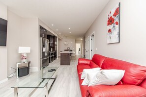 Living area - Luxury cozy home in the south of Calgary (Calgary)