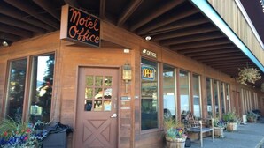 Exterior - Timber Lodge Inn (Cle Elum)