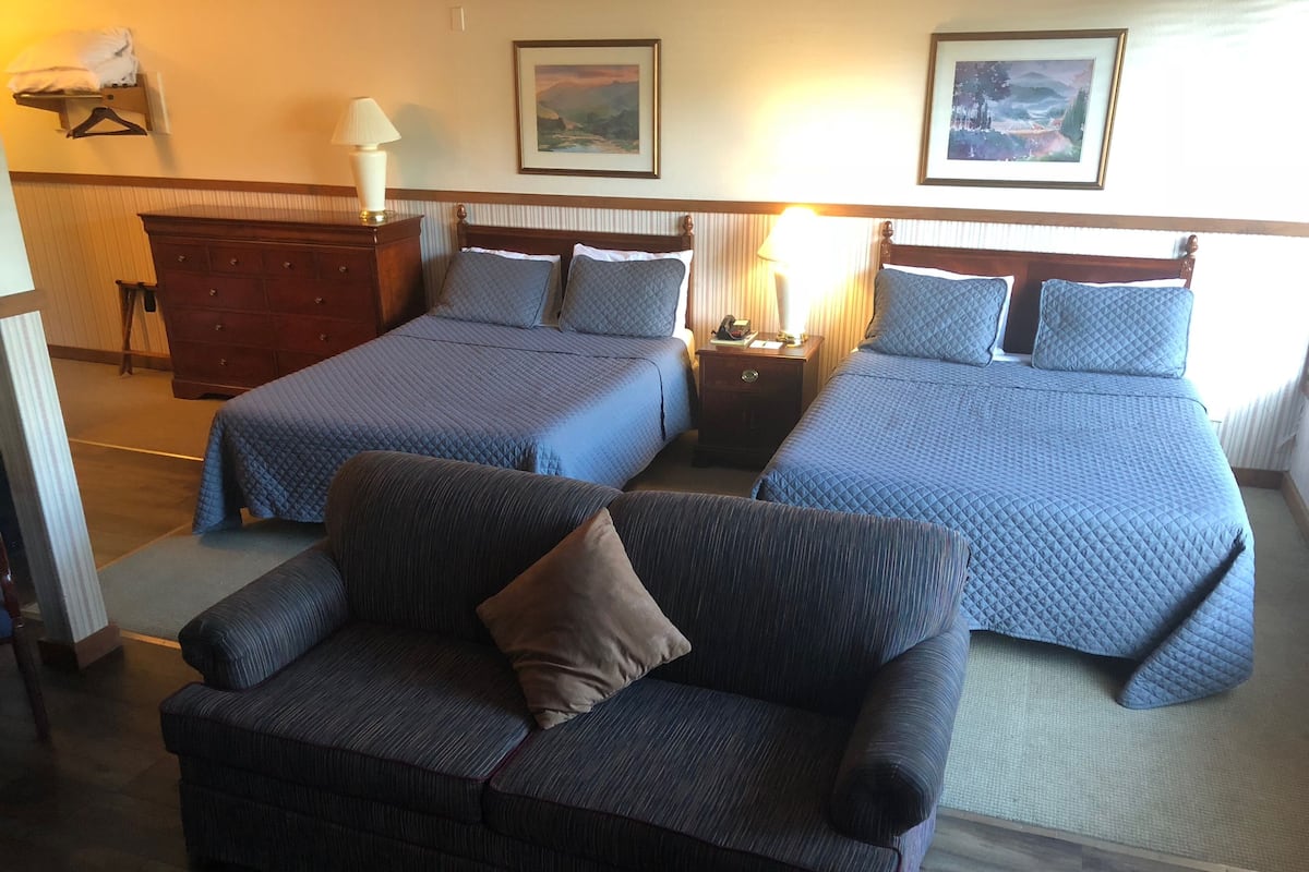 Grand Studio Suite, 2 Queen Beds | Desk, laptop workspace, WiFi (free), bed sheets