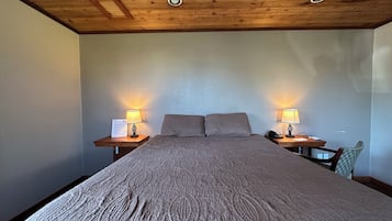 Deluxe Room | Desk, laptop workspace, free WiFi, bed sheets