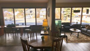 Lobby - Timber Lodge Inn (Cle Elum)