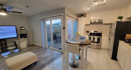 Spacious n Cozy 3 Bedroom // 15 min from Downtown