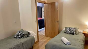 2 chambres, lit parapluie, Wi-Fi gratuit, draps fournis