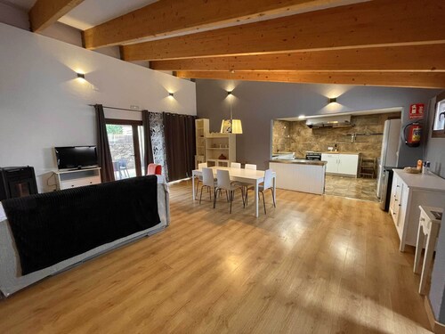 La Casa del Baile es Casa Encantadora de Estilo Moderno y Amplios Espacios