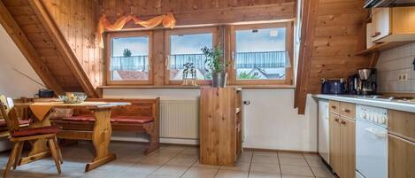 Fridge, oven, stovetop, coffee/tea maker