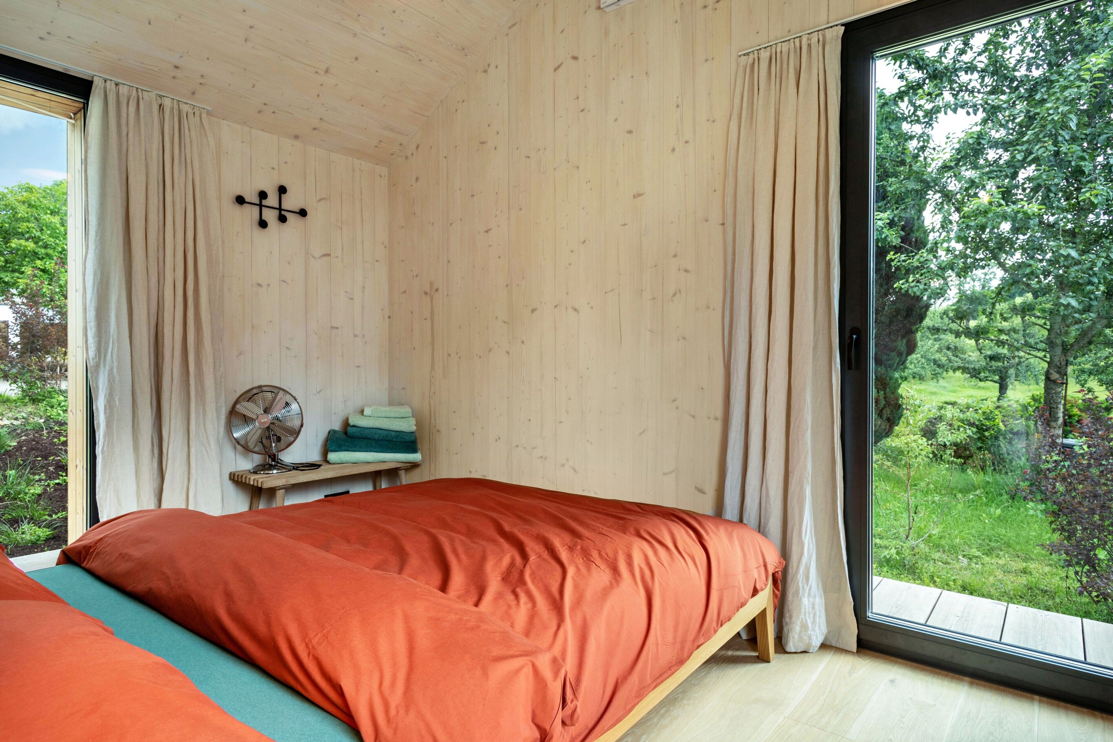 1 bedroom, desk, free WiFi, bed sheets