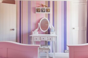 3 chambres, bureau, fer et planche à repasser, accès à Internet