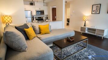 Televisión y chimenea