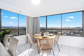 Dining - Royal Palm 19F- 2Bed with ocean views (Palm Beach)