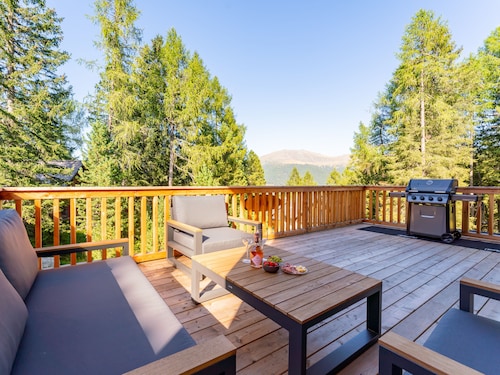Chalet with sauna and whirlpool near ski slope
