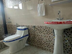 Combined shower/bathtub - Mussorie Mountain View 3 Bedroom set (DEHRADUN)