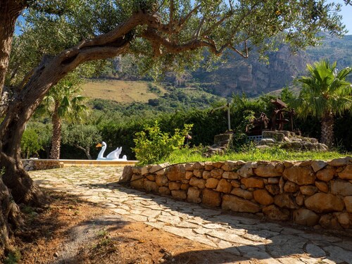 Villa Marianninswimming pool with hot tub in private garden