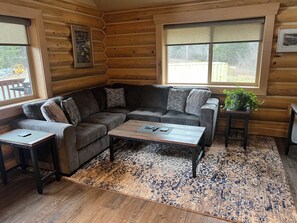 Smart TV - Clear creek cabin (Seward)