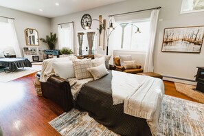 4 bedrooms, iron/ironing board, WiFi, bed sheets