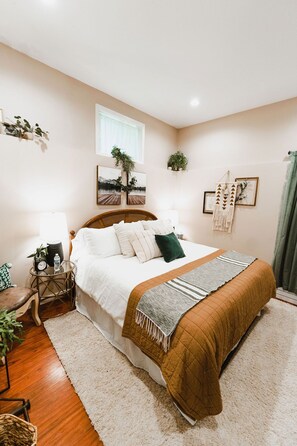 4 habitaciones, tabla de planchar con plancha, wifi y ropa de cama 