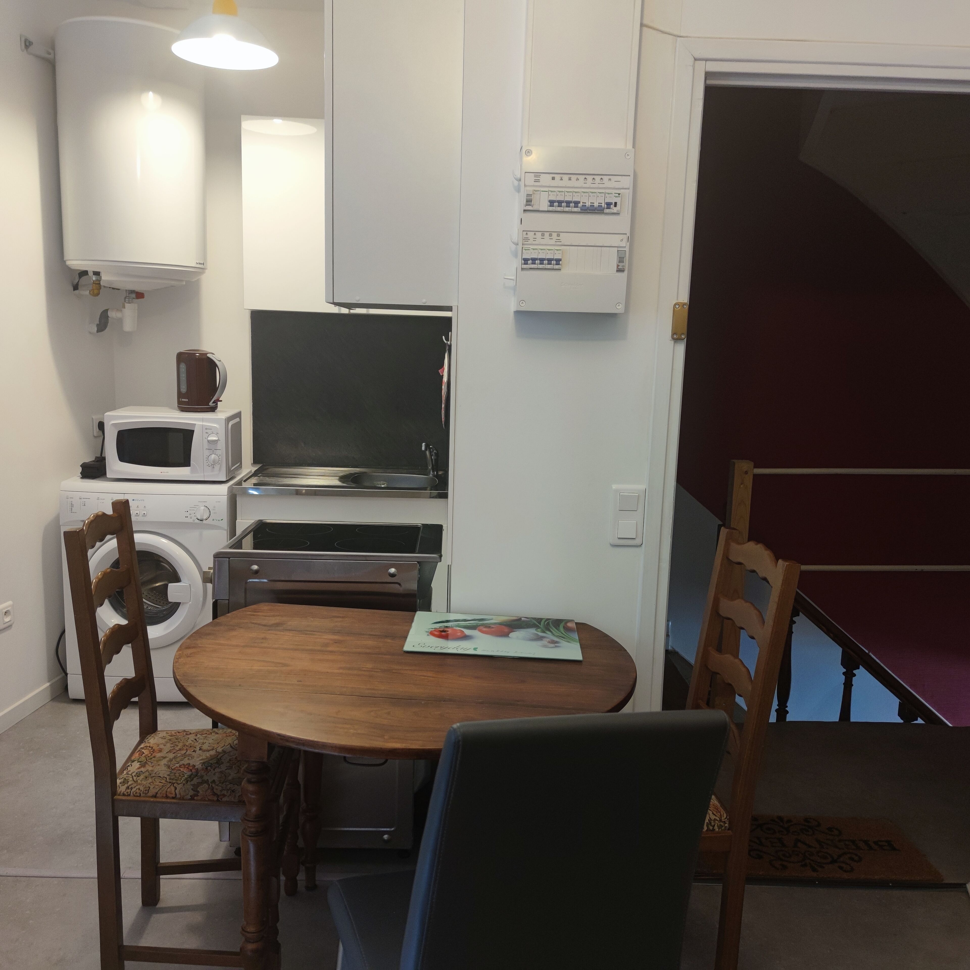 28 m2 studio on the second floor near the train station