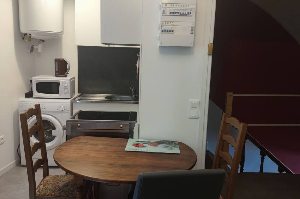 28 m2 studio on the second floor near the train station