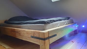 4 slaapkamers, een bureau, een strijkplank/strijkijzer, gratis wifi