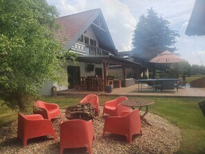 Outdoor dining - House in Teichland Pool, sauna, fireplace on the Cottbus Baltic Sea with proximity to the Spreewald (Teichland)
