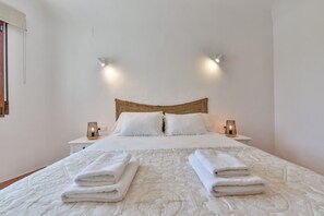 3 bedrooms, iron/ironing board, free WiFi, bed sheets
