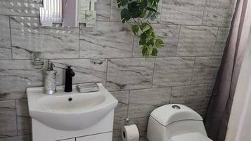 Douche, serviettes fournies