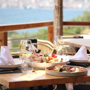 Free daily buffet breakfast  - Harbour Hotel (Sarandë)