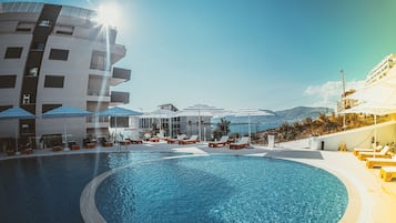 Sesongbasert utendĂžrsbasseng