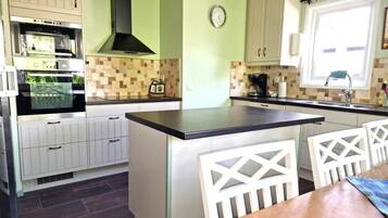 Coffee/tea maker, fridge, microwave, oven