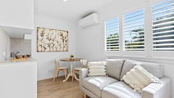 Kamar Double Deluks | Didekorasi berbeda-beda dan dilengkapi dengan perabotan berbeda-beda