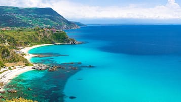 Una spiaggia nelle vicinanze