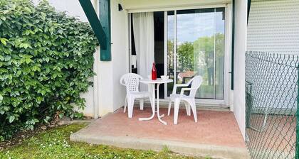 Estudio Églantine en el centro de Cambo-les-Bains, 2 personas, terraza, parking, Internet