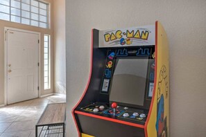 Game room - Family Fun House with Hot Tub, Grill and Games (North Las Vegas)