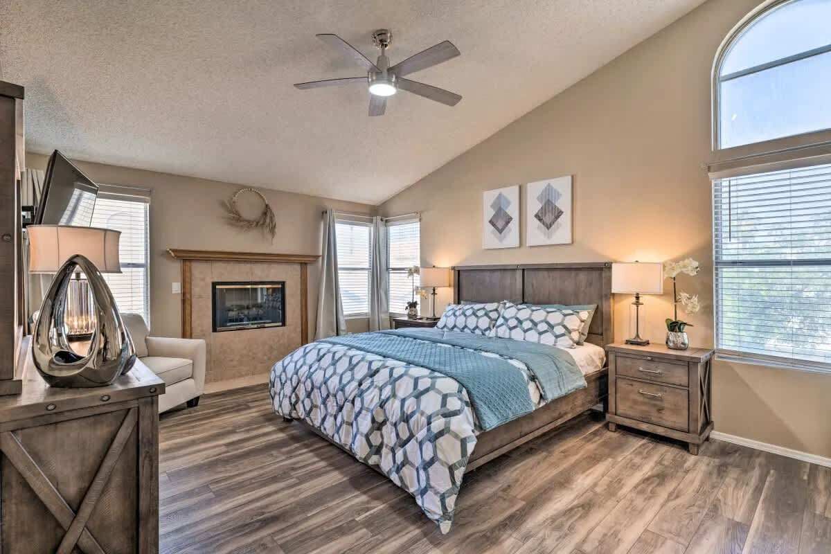 4 bedrooms, desk, iron/ironing board, travel cot
