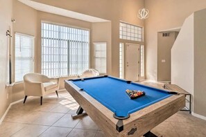 Games room - Family Fun House with Hot Tub, Grill and Games (North Las Vegas)