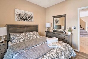 4 bedrooms, desk, iron/ironing board, travel cot - Family Fun House with Hot Tub, Grill and Games (North Las Vegas)