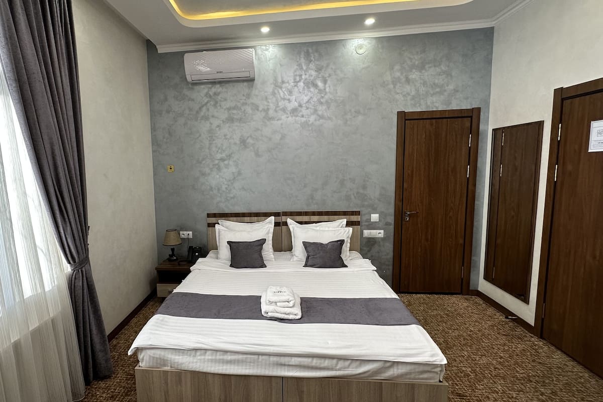 1 bedroom, in-room safe, desk, laptop workspace