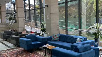 Sala de estar en el lobby