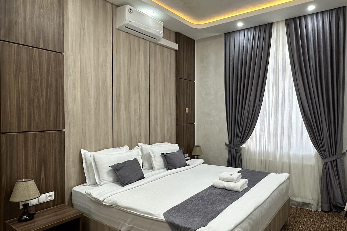 1 bedroom, in-room safe, desk, laptop workspace