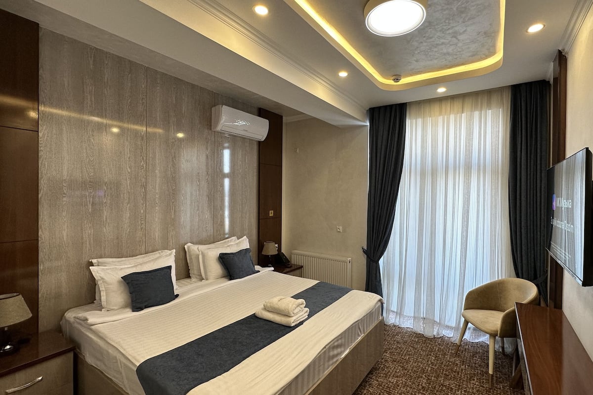 1 bedroom, in-room safe, desk, laptop workspace