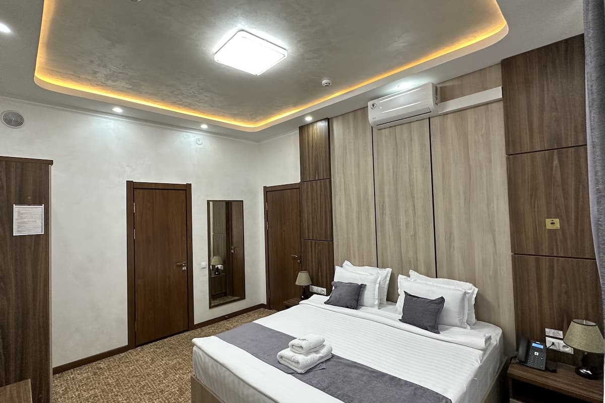 1 bedroom, in-room safe, desk, laptop workspace
