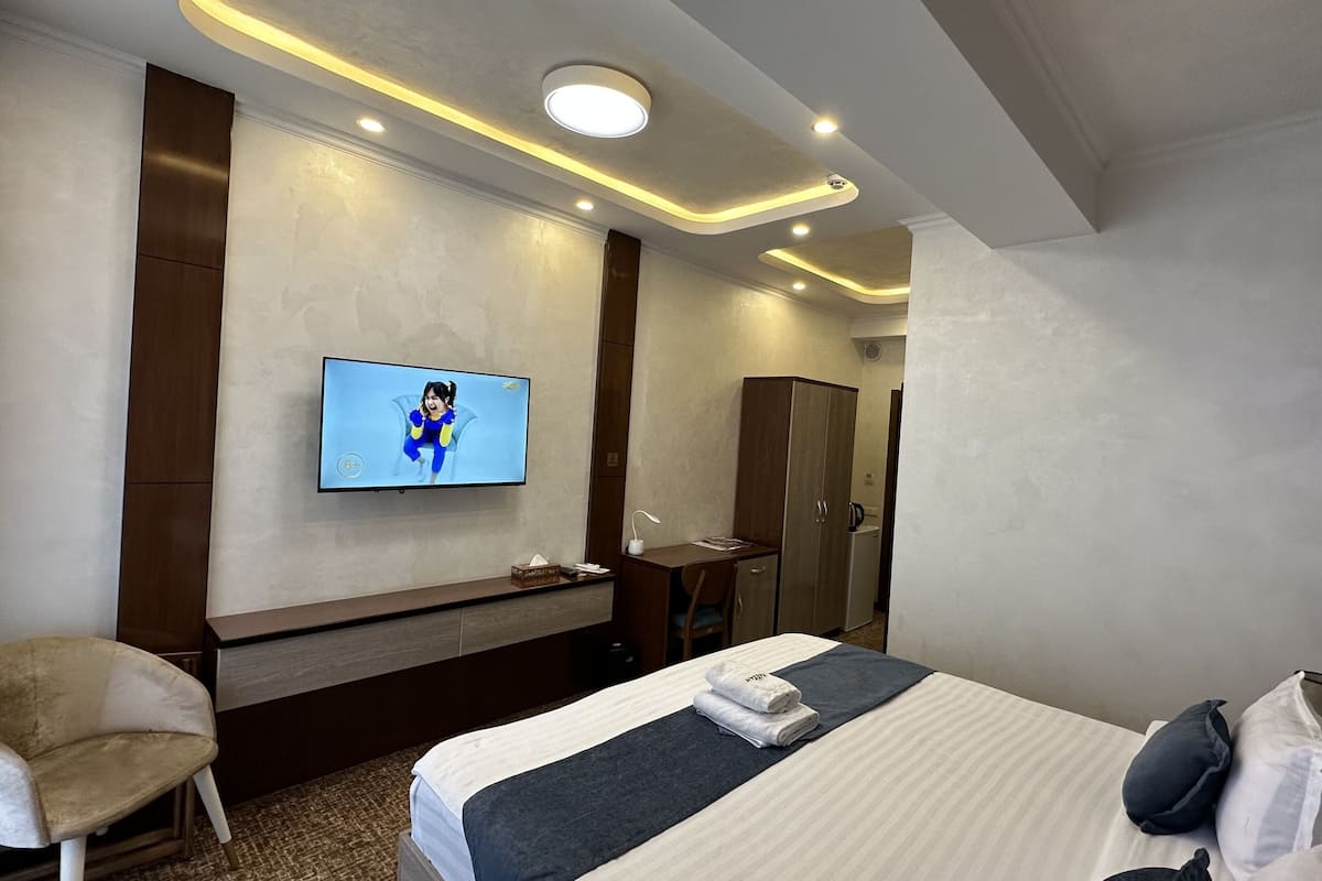 1 bedroom, in-room safe, desk, laptop workspace